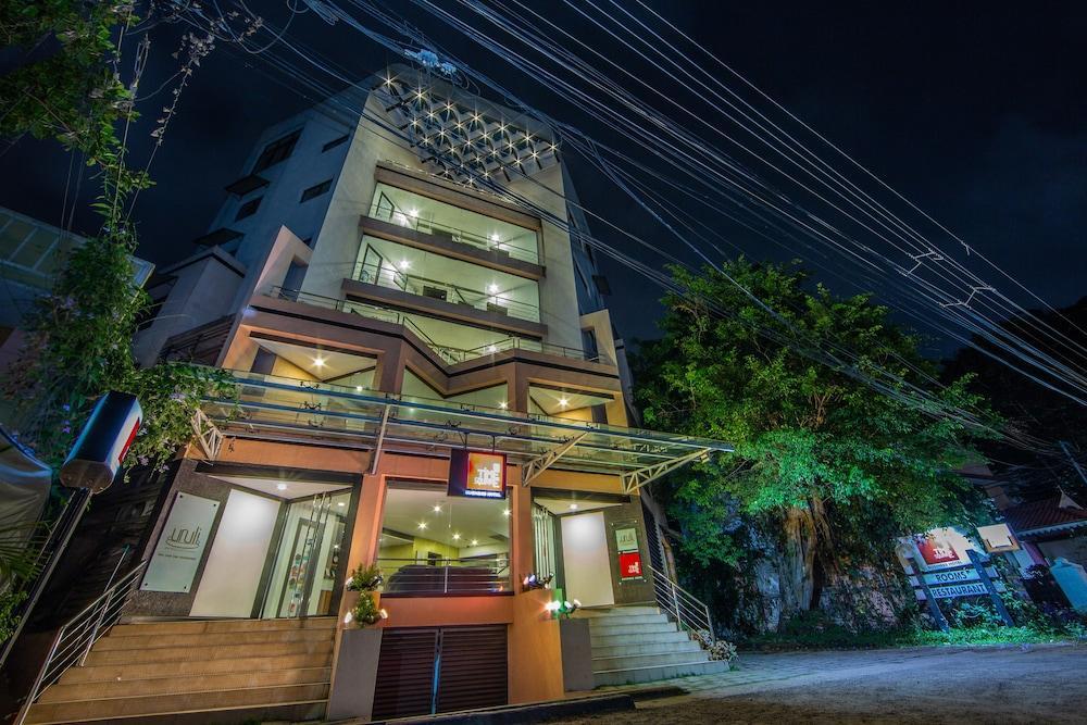 ホテル Treebo Trend Time Square Marine Drive Kochi エクステリア 写真