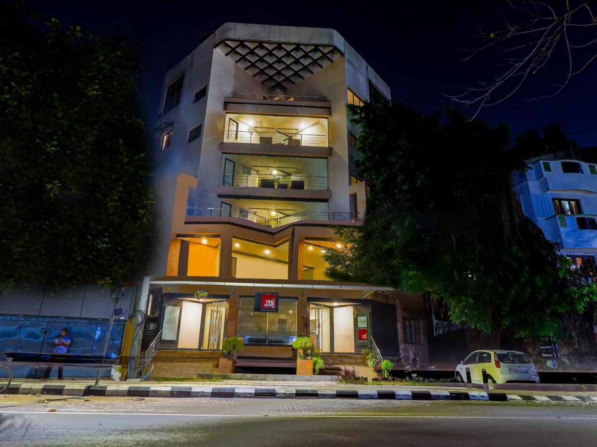 ホテル Treebo Trend Time Square Marine Drive Kochi エクステリア 写真