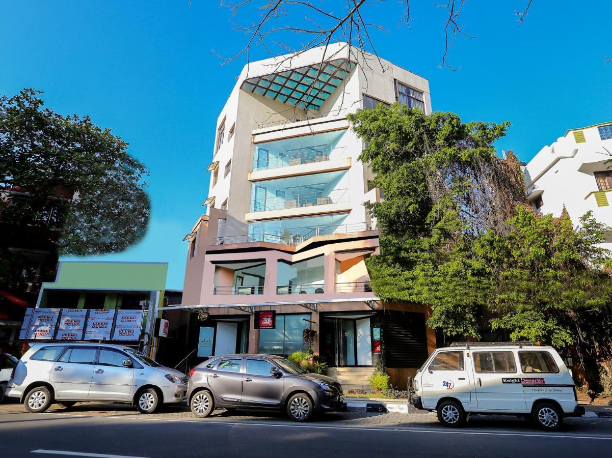 ホテル Treebo Trend Time Square Marine Drive Kochi エクステリア 写真